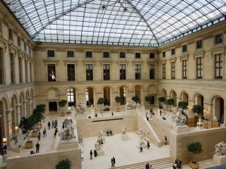  Louvre Museum Independent Audio Tour with Skip the Line Access 